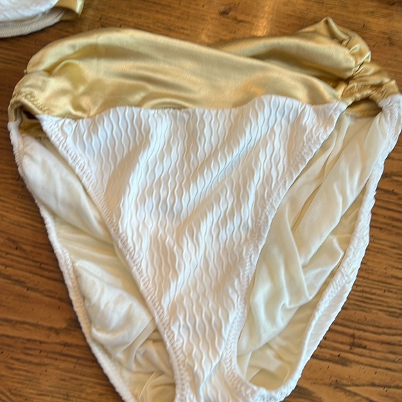 Tara Grinna designer 2pc swim suit. Gold/white.underwire lined bra32-36D. 6/8bot - Picture 7 of 9